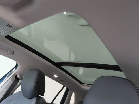 New 2026 Volkswagen Tiguan SE FWD image 21