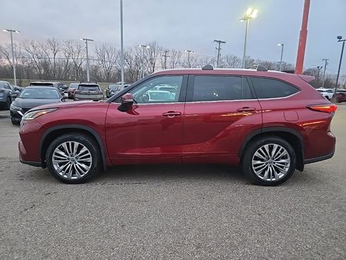 Used 2023 Toyota Highlander Platinum image 4