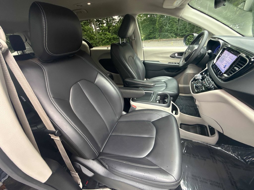 Used 2023 Chrysler Pacifica Touring-L FWD image 29