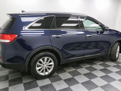 Used 2016 Kia Sorento LX w/ LX Convenience Package image 8