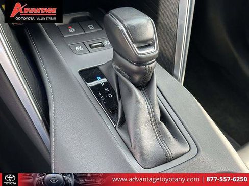 Certified 2023 Toyota Venza XLE AWD/4WD image 37