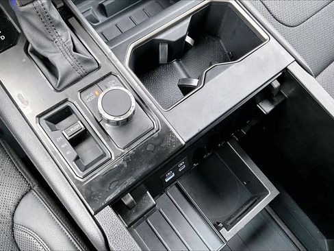 Used 2024 Toyota Tundra Limited image 34