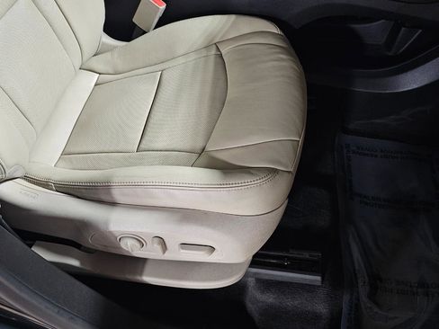 Used 2020 Buick Enclave Essence image 12