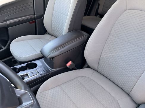 Used 2022 Ford Escape SE FWD image 17