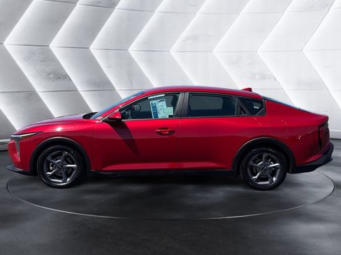 Used 2025 Kia K4 FWD image 2