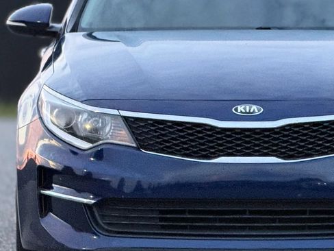 Used 2018 Kia Optima LX FWD image 11