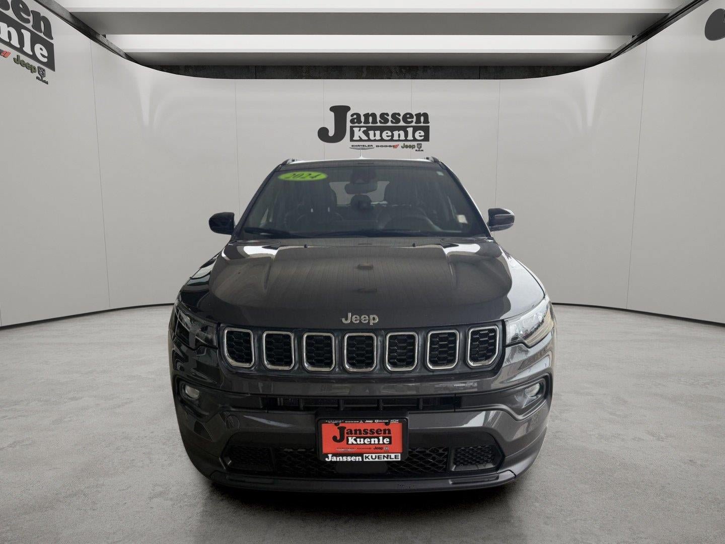 Used 2024 Jeep Compass Latitude AWD/4WD image 6