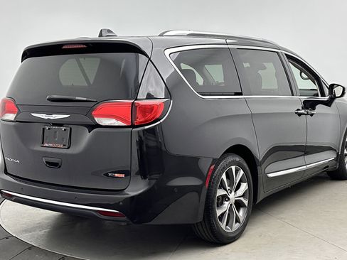 Used 2017 Chrysler Pacifica Limited image 8