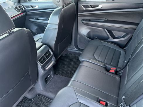 Used 2024 Volkswagen Atlas Cross Sport SEL R-Line image 4