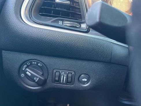 Used 2018 Dodge Challenger R/T w/ Driver Convenience Group image 9