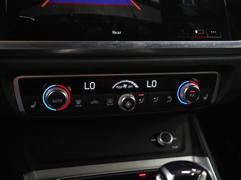 Used 2025 Audi Q3 2.0T Premium image 22
