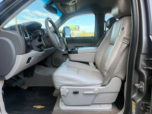 Used 2014 Chevrolet Silverado 2500 LT w/ Interior Plus Package image 12