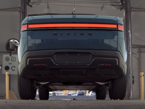 Used 2025 Rivian R1T Adventure Dual AWD/4WD image 4