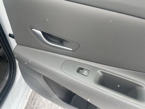 New 2024 Hyundai Elantra SEL w/ Convenience Package image 13