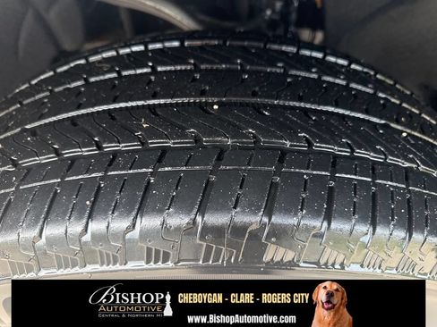 Used 2023 Chevrolet Silverado 1500 LT AWD/4WD image 18