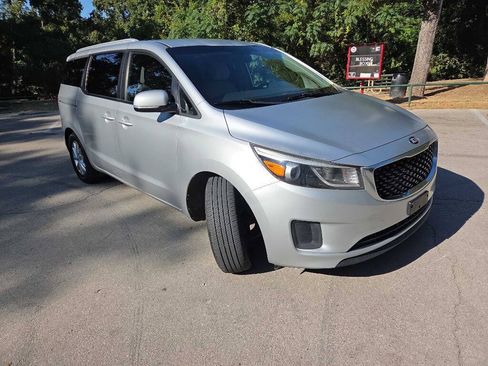 Used 2016 Kia Sedona LX w/ LX Convenience Package FWD image 8