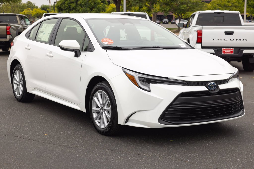 New 2027 Toyota Corolla LE w/ LE Premium Package FWD image 3
