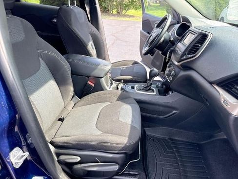 Used 2016 Jeep Cherokee Latitude AWD/4WD image 27
