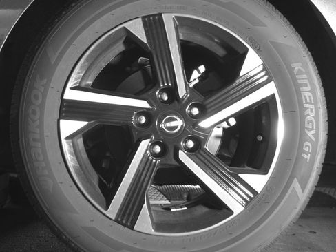 Used 2025 Nissan Sentra SV FWD image 14