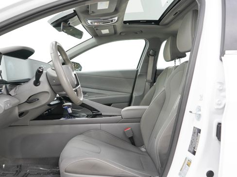 Used 2025 Hyundai Elantra SEL FWD image 21
