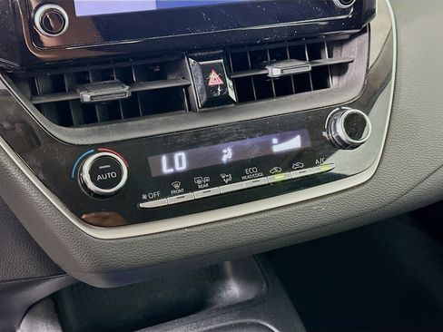 Used 2020 Toyota Corolla LE w/ LE Convenience Package image 22