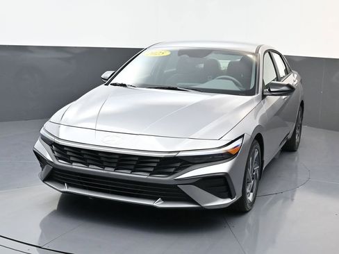 Certified 2025 Hyundai Elantra Sport image 8