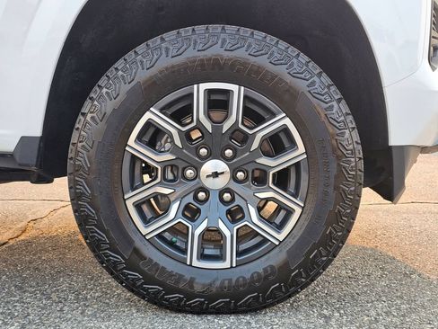 Certified 2024 Chevrolet Colorado Z71 w/ Z71 Convenience Package 2 AWD/4WD image 16