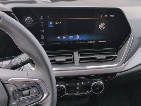 Certified 2025 Chevrolet Trax ACTIV image 13