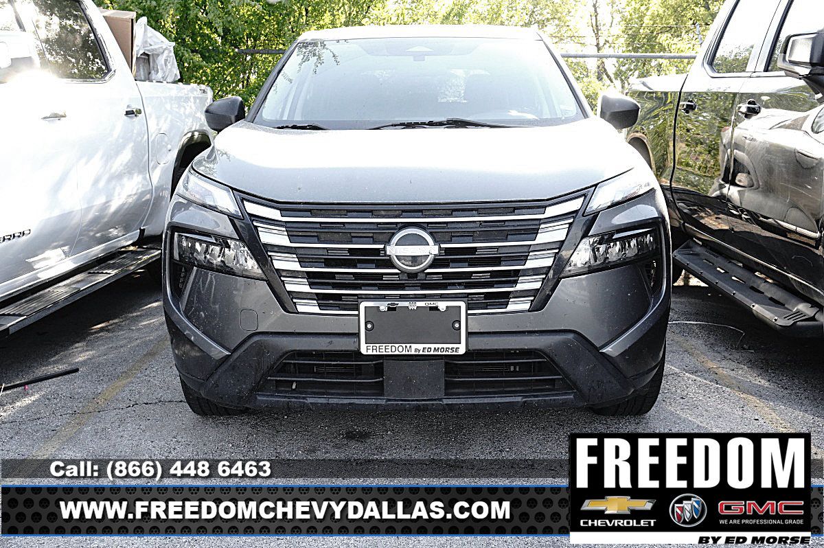 Used 2024 Nissan Rogue S AWD/4WD image 3