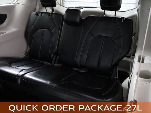 Used 2024 Chrysler Pacifica Touring-L FWD image 15