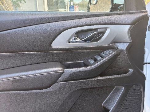 Used 2019 Chevrolet Traverse LT image 13