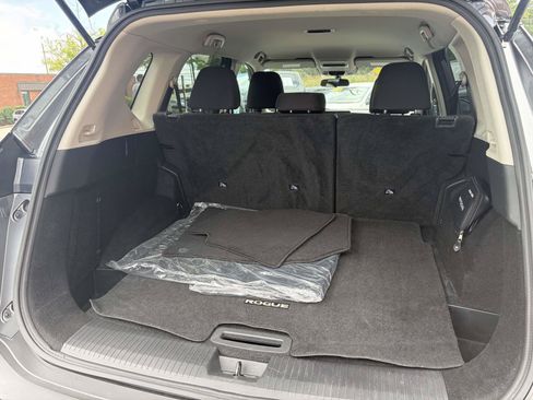 Used 2023 Nissan Rogue S FWD image 29