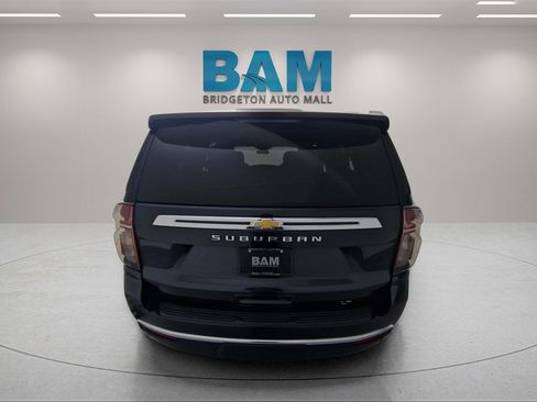 Used 2023 Chevrolet Suburban LT image 6