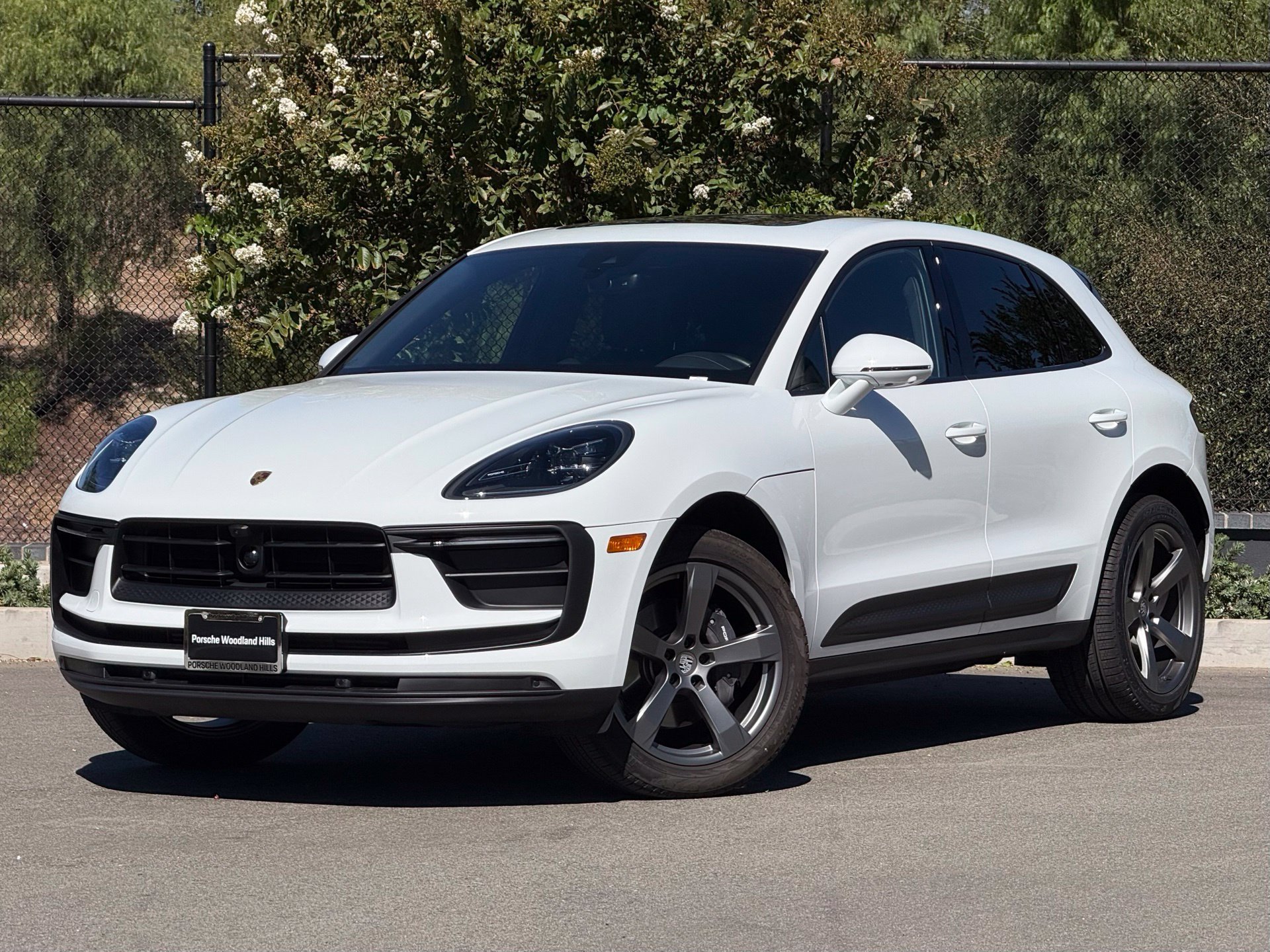 Used 2026 Porsche Macan AWD/4WD image 1
