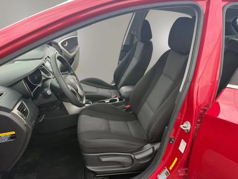 Used 2014 Hyundai Elantra GT FWD image 13