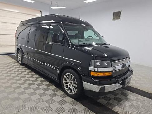 Used 2019 Chevrolet Express 2500 Extended RWD image 2