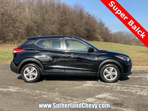 Used 2020 Nissan Kicks S image 8