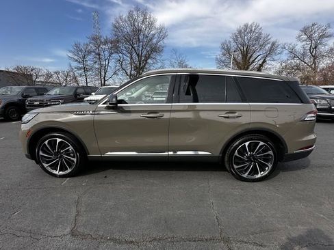 Used 2025 Lincoln Aviator Reserve w/ Equipment Group 201A image 8