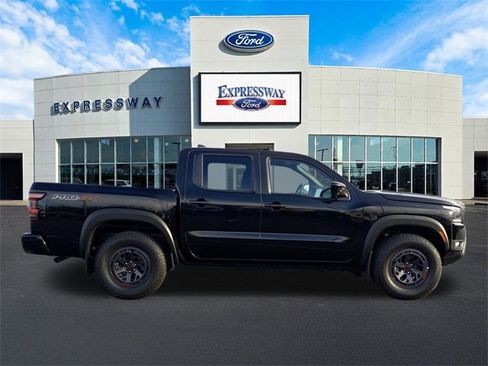 Used 2025 Nissan Frontier PRO-4X w/ Pro Convenience Package image 5