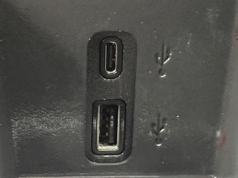 Used 2025 GMC Acadia AT4 w/ Luxury Package image 6