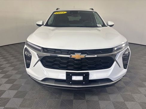 Used 2025 Chevrolet Trax LT w/ Driver Confidence Package FWD image 26