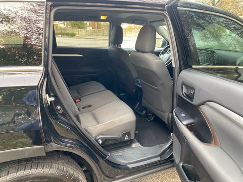 Used 2019 Toyota Highlander LE image 21