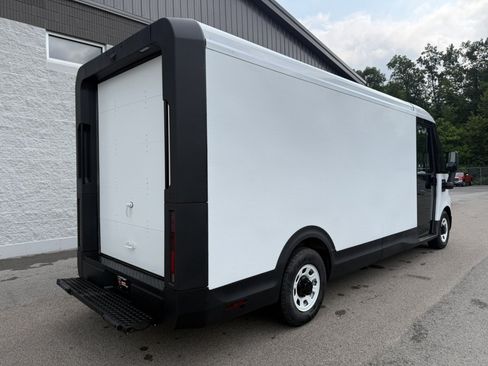 Used 2024 Chevrolet Brightdrop 600 w/ Commercial Equipment Package AWD/4WD image 9
