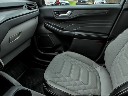 Used 2023 Ford Escape Platinum w/ Premium Technology Package AWD/4WD image 26