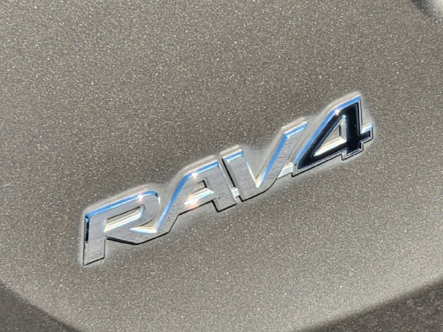 Used 2015 Toyota RAV4 LE FWD image 11