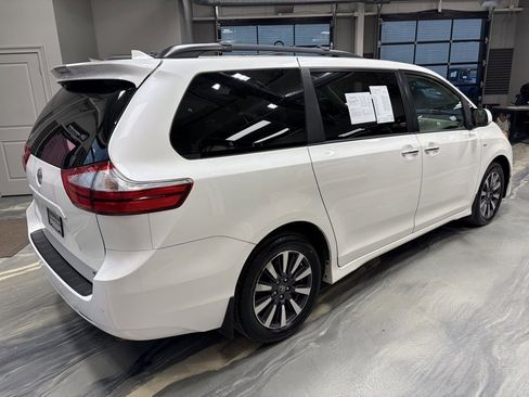 Used 2019 Toyota Sienna XLE image 33