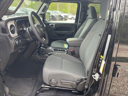 Used 2025 Jeep Wrangler Unlimited Sport AWD/4WD image 39