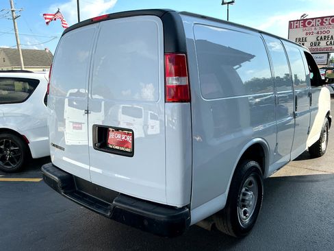 Used 2019 Chevrolet Express 3500 w/ Driver Convenience Package image 26