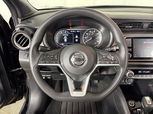 Used 2019 Nissan Kicks SV FWD image 17