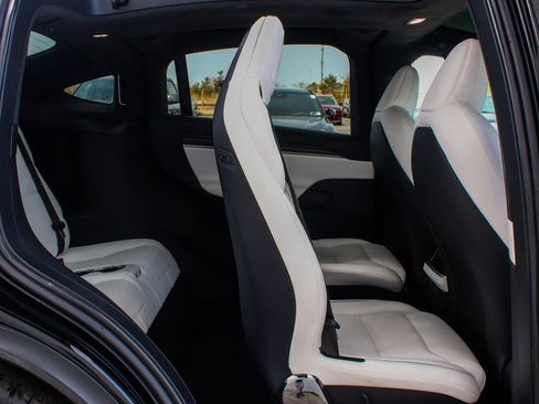 Used 2022 Tesla Model X Plaid image 34
